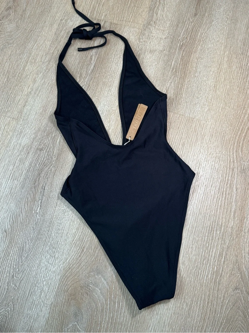 SKIMS classic swim deep plunge one piece small